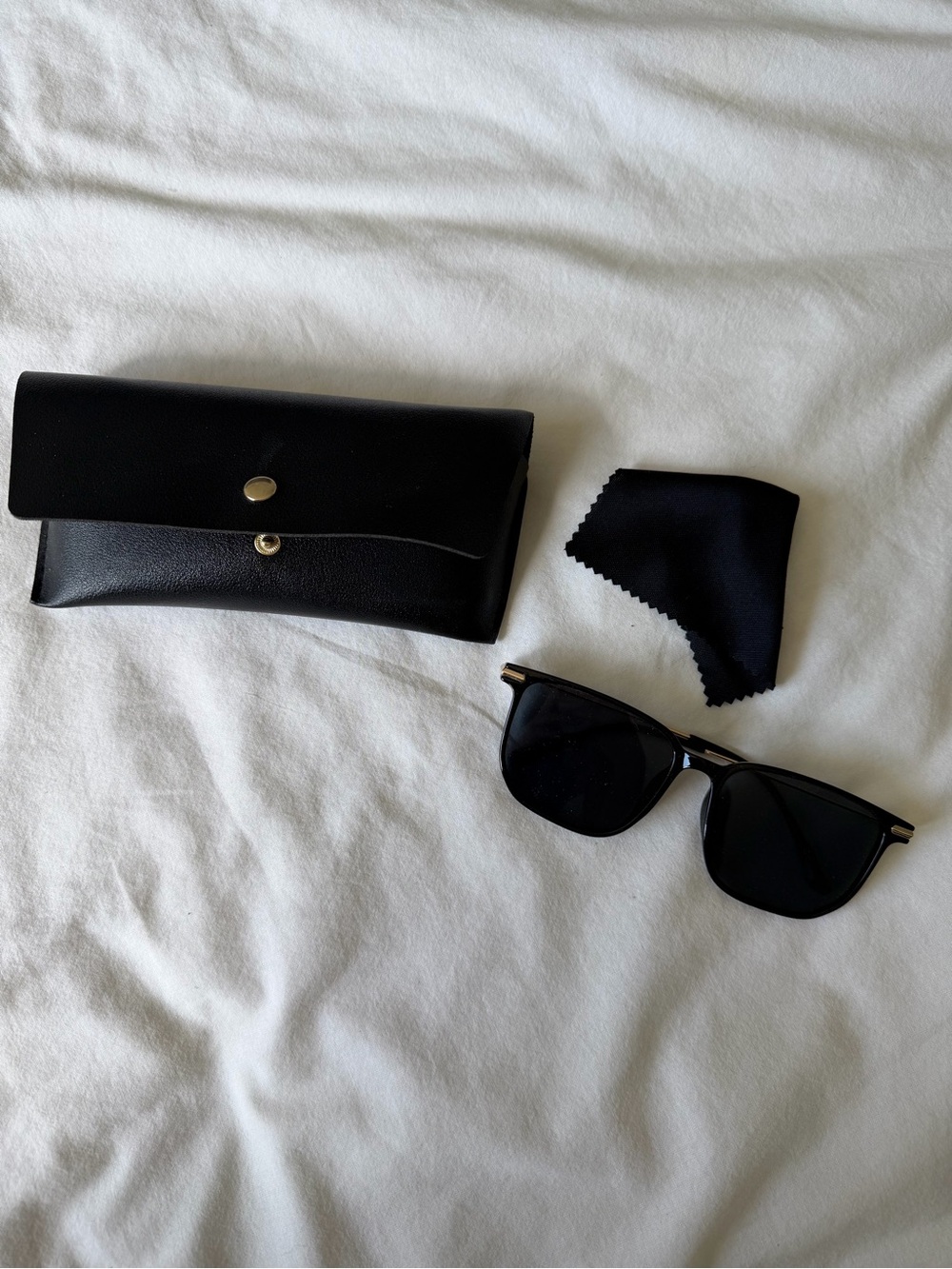 💗5 for $15💗 Classic Black Sunglasses with Case